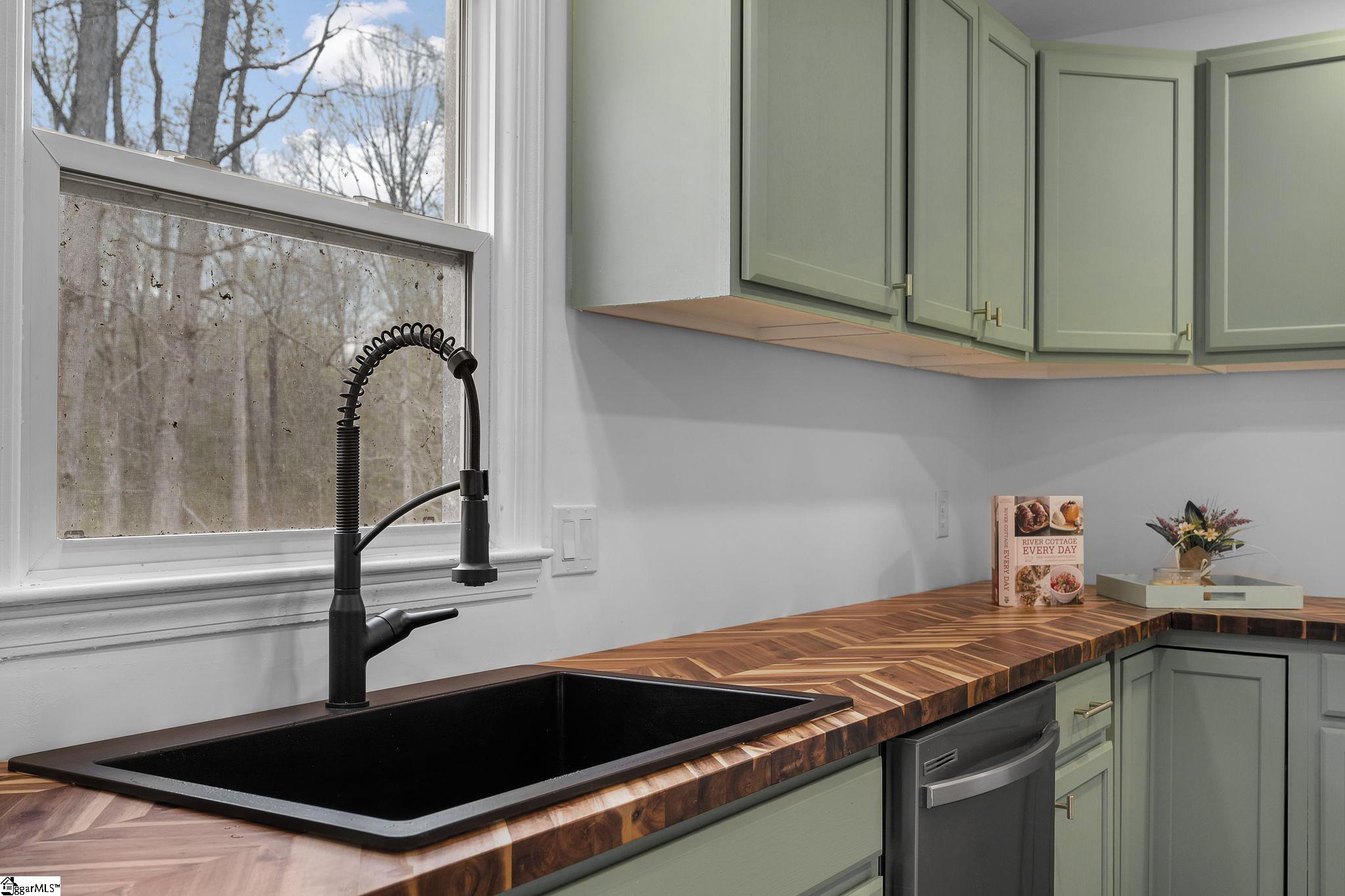 127 Robinwood Lane Pelzer, SC 29669 - Photo 6 of 44