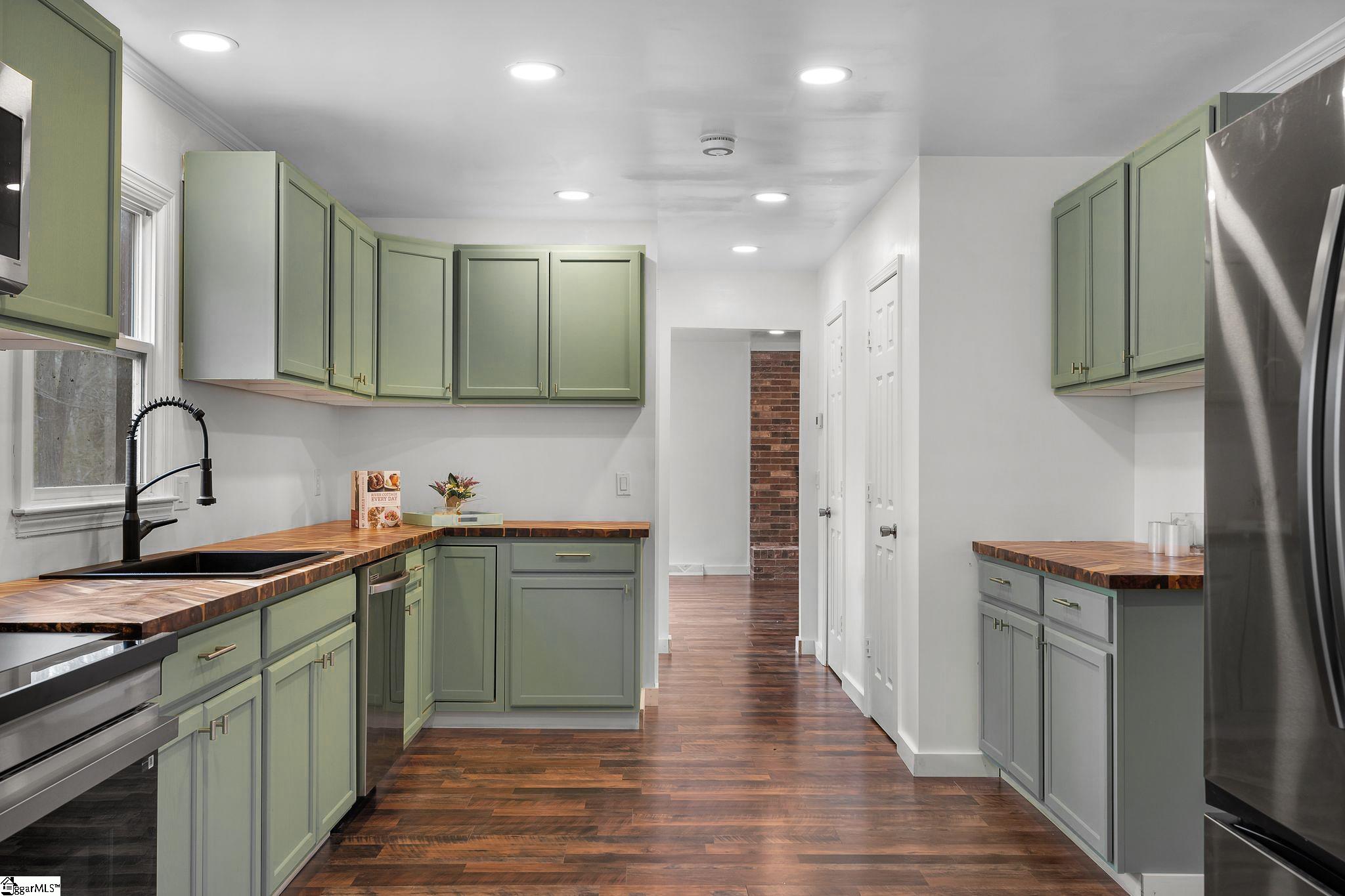 127 Robinwood Lane Pelzer, SC 29669 - Photo 7 of 44