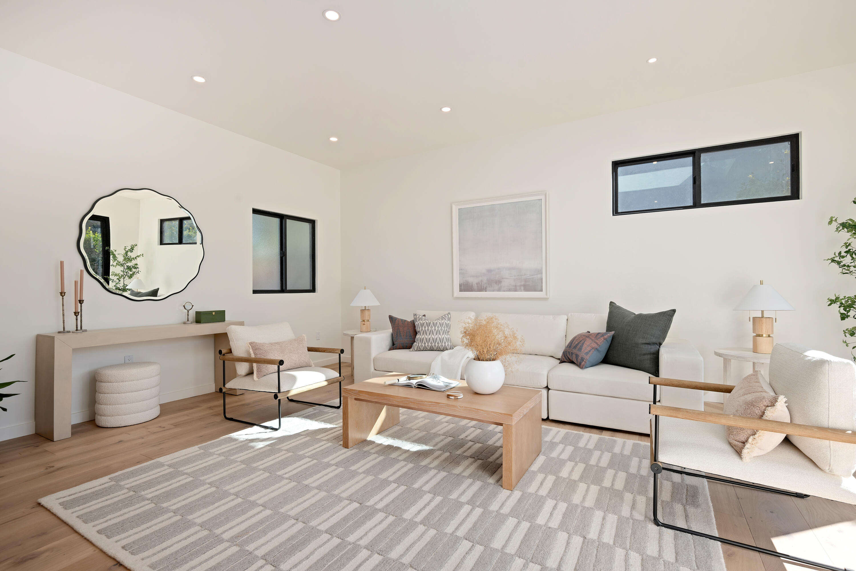 501 Northview Road Santa Barbara, CA 93105 - Photo 18 of 31 a living room with furniture