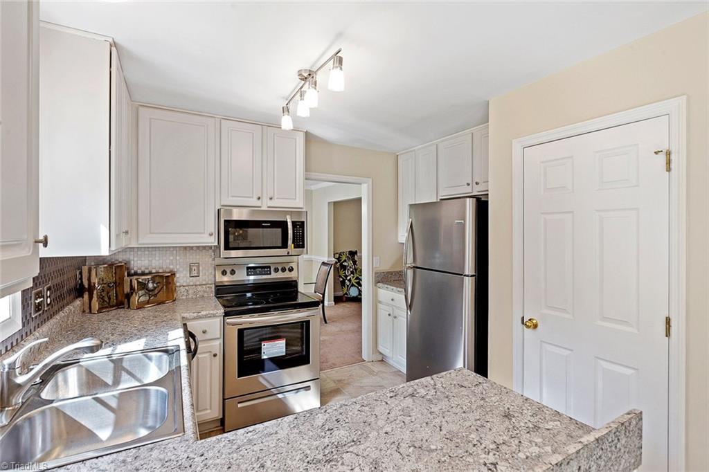 1117 Tangle Lane High Point, NC 27265 - Photo 12 of 29 Gallery Image 12