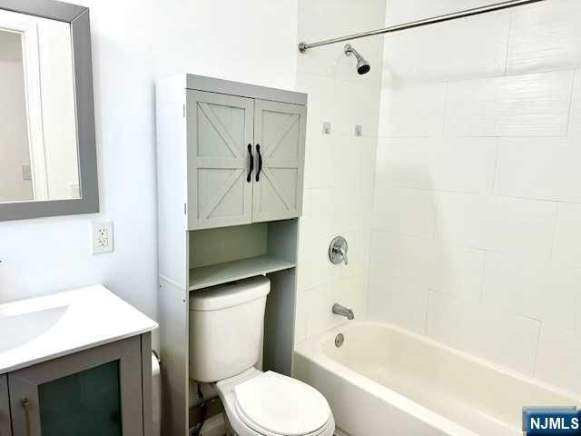1249 Beaumont Avenue Teaneck, NJ 07666 - Photo 13 of 23 a bathroom with a toilet a sink and bathtub