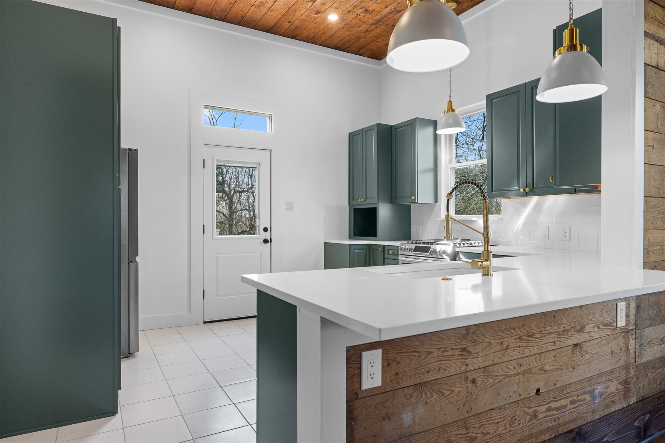 1019 West 4th Street Taylor, TX 76574 - Photo 6 of 20