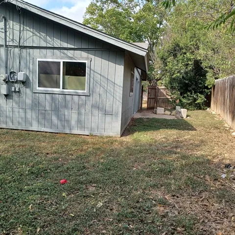 $1,600 | 523 A Tomahawk Trail, Kerrville, TX 78028