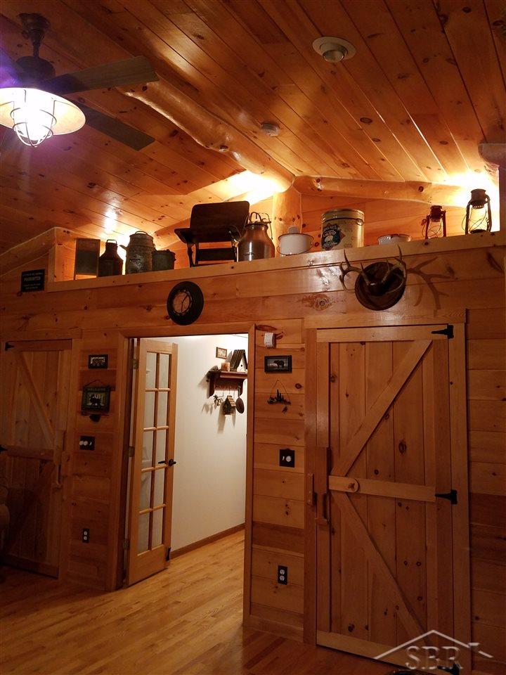 4580 West Gary Road Chesaning, MI 48616 - Photo 22 of 32 Uplighting in Great Room