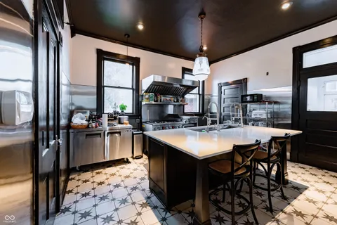 $749,995 | 825 East Washington Street, Muncie, IN 47305