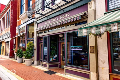 $749,995 | 825 East Washington Street, Muncie, IN 47305