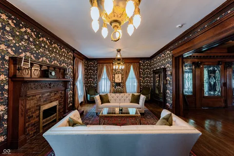 $749,995 | 825 East Washington Street, Muncie, IN 47305