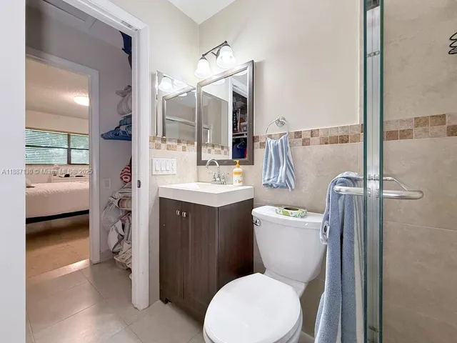 a en suite bathroom with a toilet sink and mirror