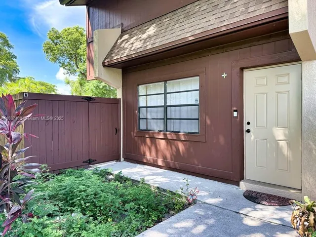 $399,999 | 6639 Southwest 116th Place, Unit A1, Miami, FL 33173