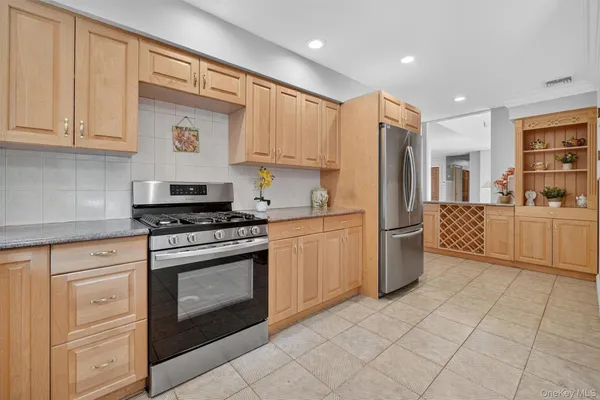 $942,800 | 10 Wesley Court, Congers, NY 10920