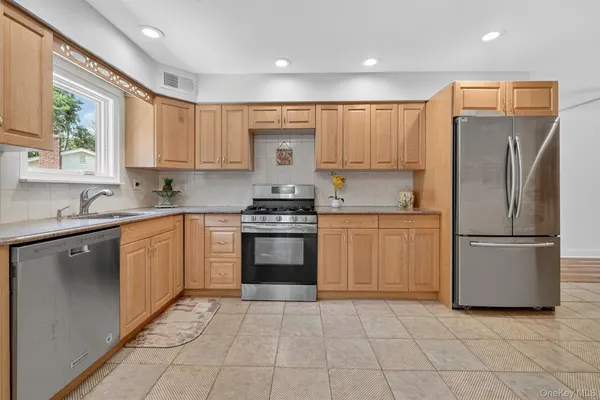 $942,800 | 10 Wesley Court, Congers, NY 10920