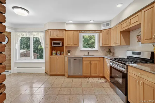 $942,800 | 10 Wesley Court, Congers, NY 10920