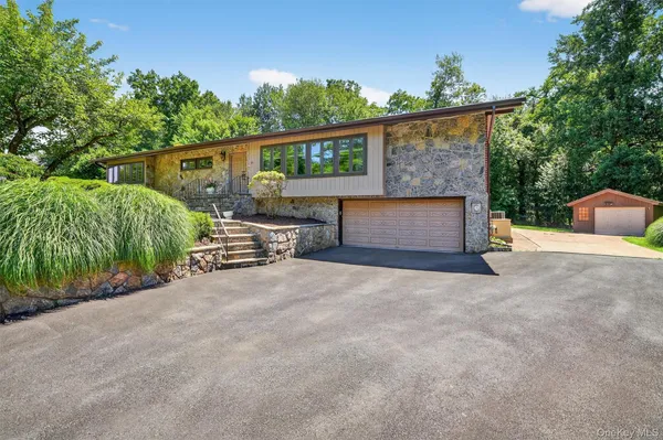 $942,800 | 10 Wesley Court, Congers, NY 10920