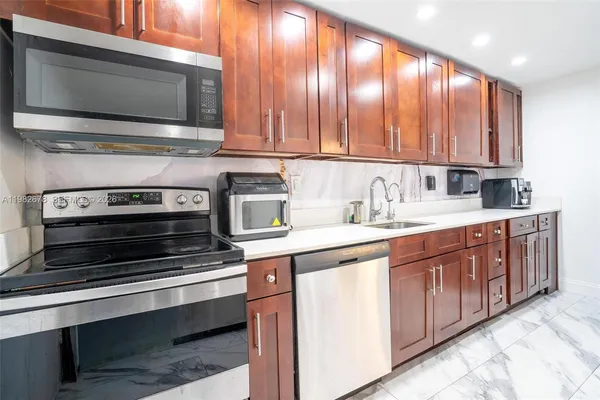 $2,600 | 18071 Biscayne Boulevard, Unit 402, Aventura, FL 33160