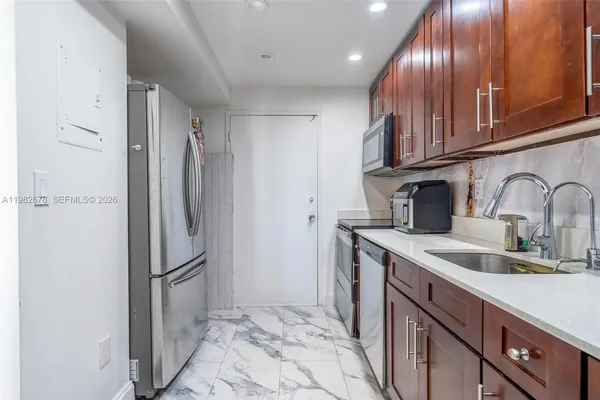 $2,600 | 18071 Biscayne Boulevard, Unit 402, Aventura, FL 33160