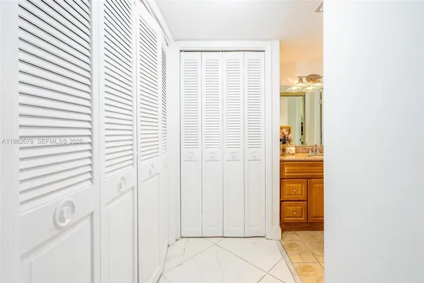 $2,600 | 18071 Biscayne Boulevard, Unit 402, Aventura, FL 33160