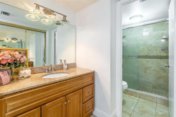 $2,600 | 18071 Biscayne Boulevard, Unit 402, Aventura, FL 33160