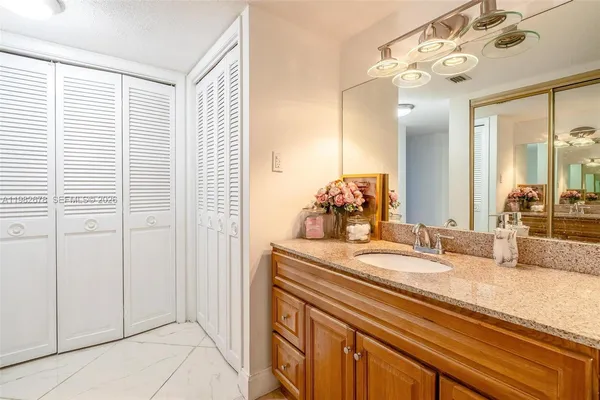 $2,600 | 18071 Biscayne Boulevard, Unit 402, Aventura, FL 33160