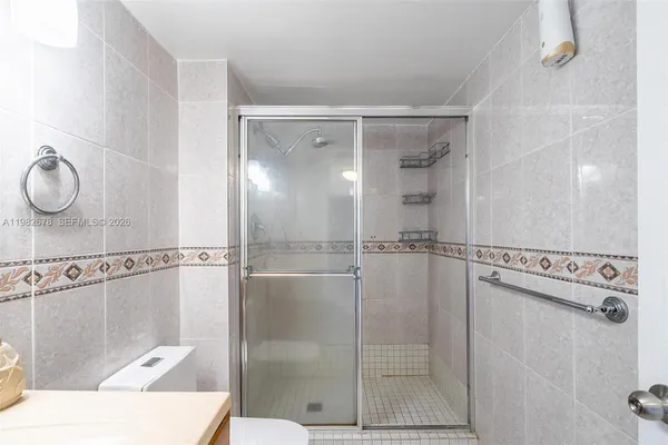 $2,600 | 18071 Biscayne Boulevard, Unit 402, Aventura, FL 33160