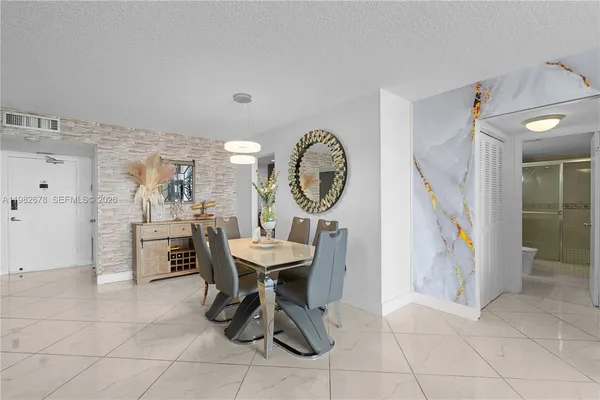 $2,600 | 18071 Biscayne Boulevard, Unit 402, Aventura, FL 33160