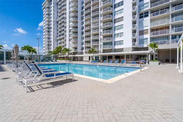 $2,600 | 18071 Biscayne Boulevard, Unit 402, Aventura, FL 33160