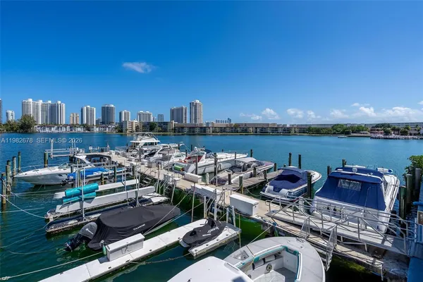 $2,600 | 18071 Biscayne Boulevard, Unit 402, Aventura, FL 33160