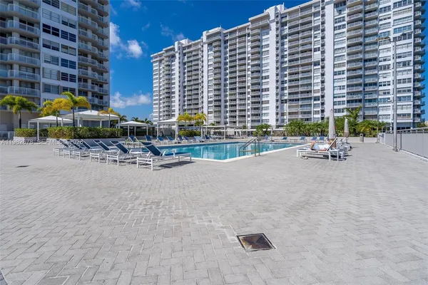 $2,600 | 18071 Biscayne Boulevard, Unit 402, Aventura, FL 33160