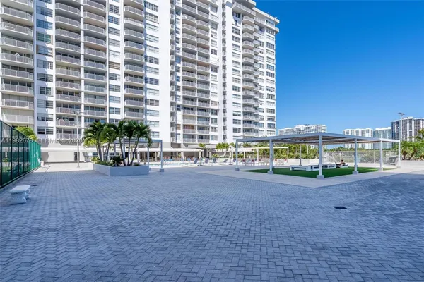 $2,600 | 18071 Biscayne Boulevard, Unit 402, Aventura, FL 33160