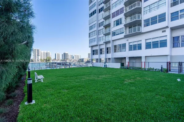 $2,600 | 18071 Biscayne Boulevard, Unit 402, Aventura, FL 33160