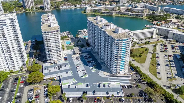$2,600 | 18071 Biscayne Boulevard, Unit 402, Aventura, FL 33160