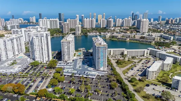 $2,600 | 18071 Biscayne Boulevard, Unit 402, Aventura, FL 33160