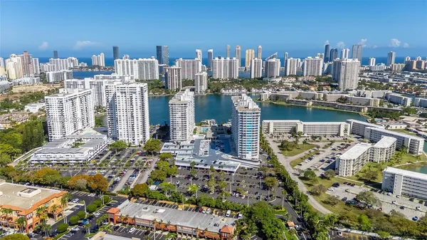 $2,600 | 18071 Biscayne Boulevard, Unit 402, Aventura, FL 33160