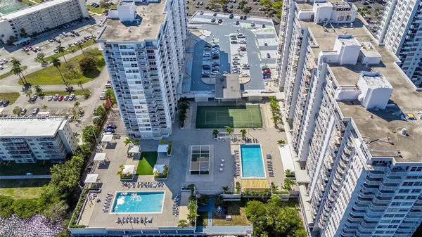 $2,600 | 18071 Biscayne Boulevard, Unit 402, Aventura, FL 33160