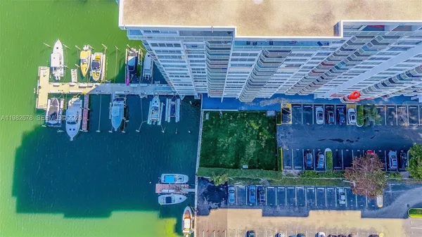 $2,600 | 18071 Biscayne Boulevard, Unit 402, Aventura, FL 33160