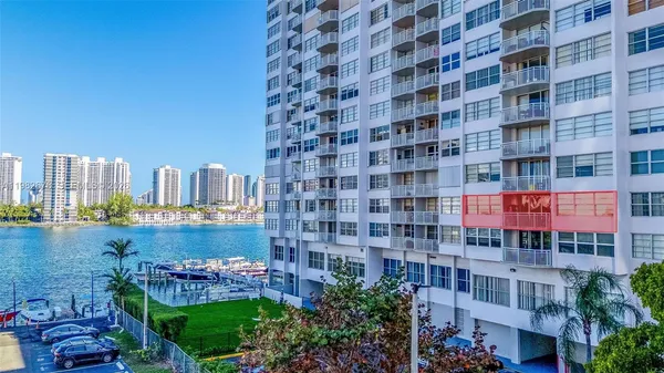 $2,600 | 18071 Biscayne Boulevard, Unit 402, Aventura, FL 33160
