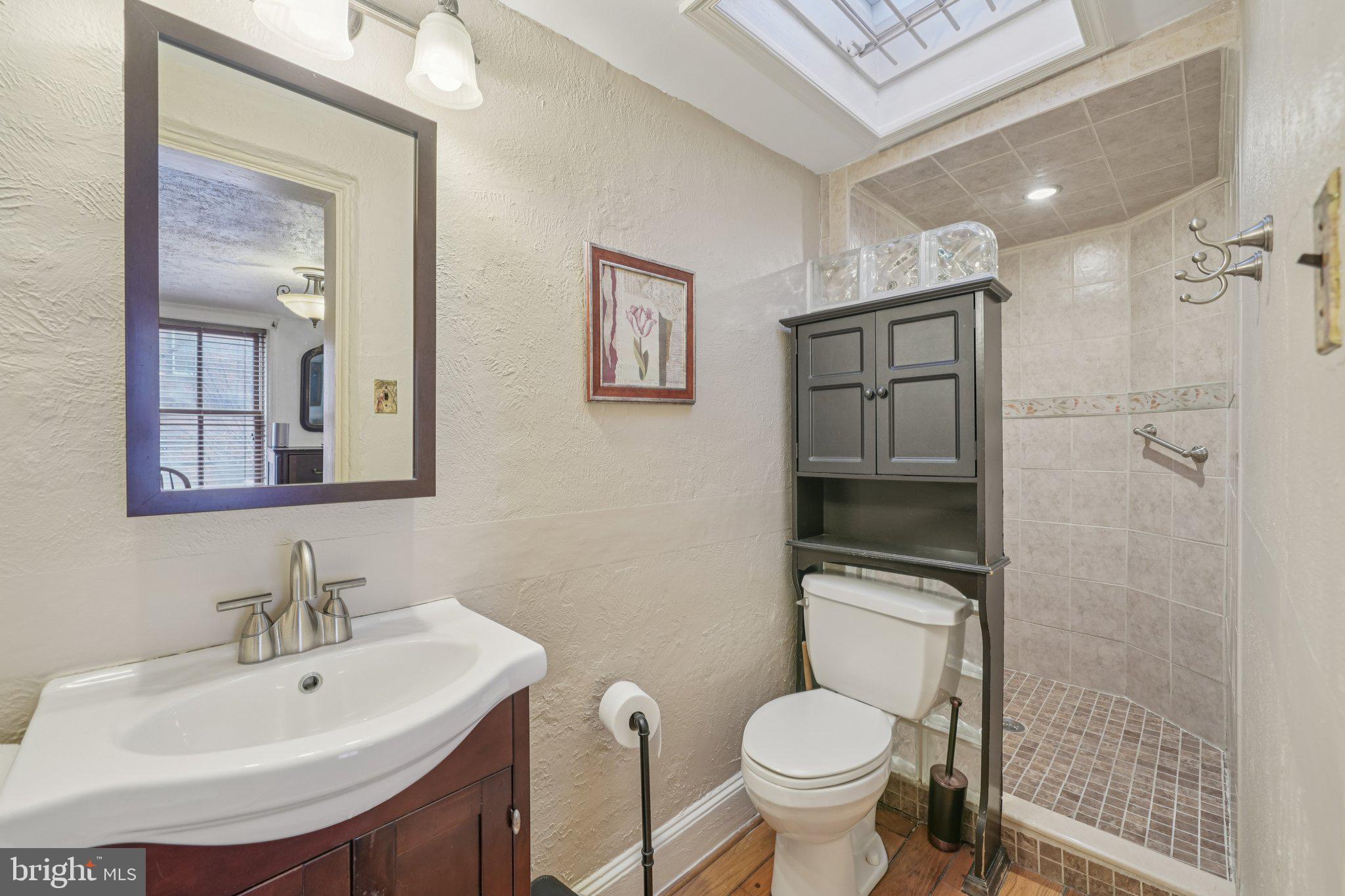 405 South 17th Street Philadelphia, PA 19146 - Photo 13 of 24 a bathroom with a toilet sink and mirror