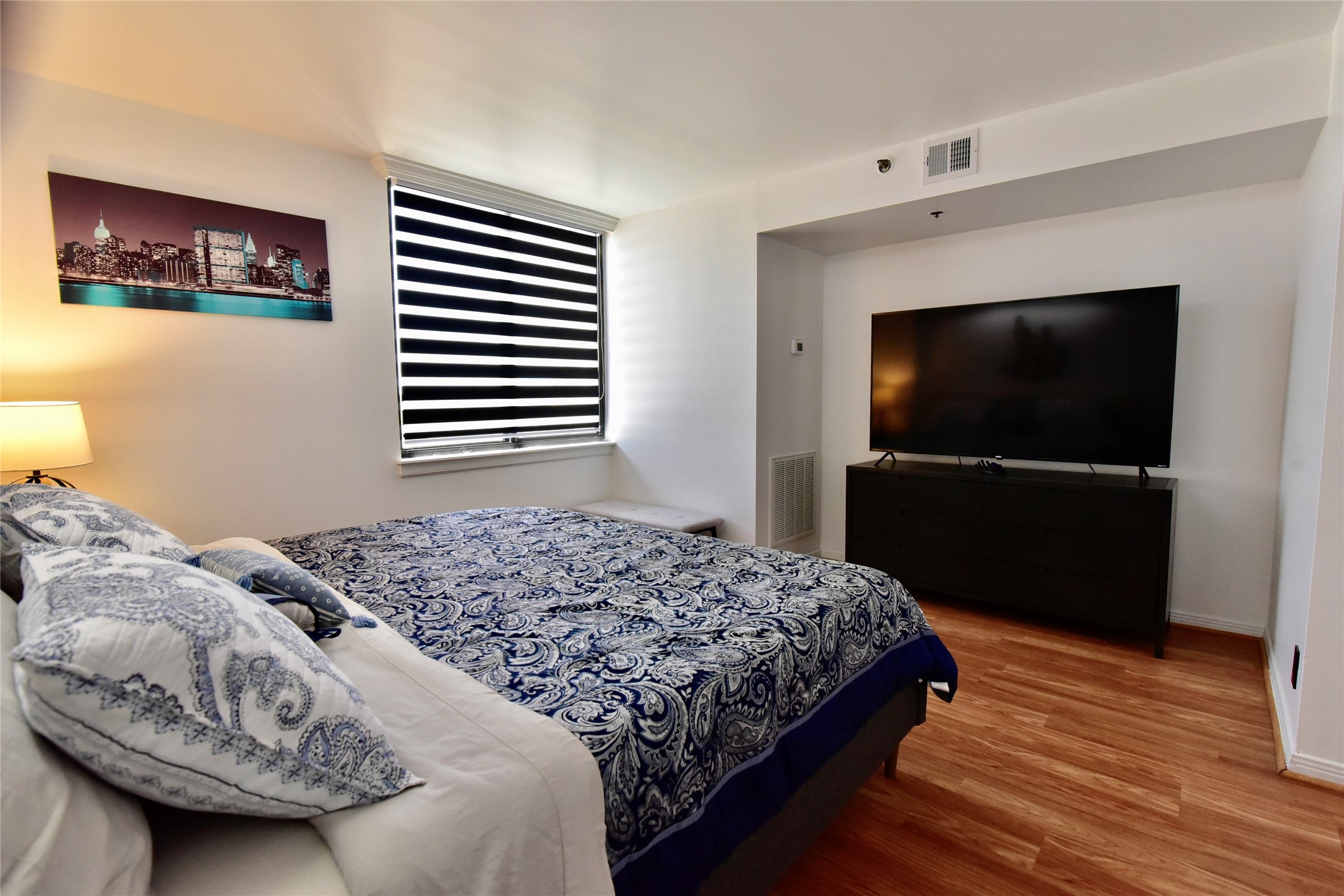 3525 Sage Road, Unit 701 Houston, TX 77056 - Photo 20 of 48 Modern spacious and bright bedroom with a queen-sized bed with a flat-screen TV.
