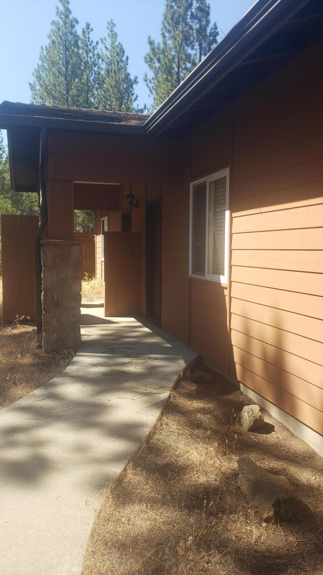 60305 Woodside Road Bend, OR 97702 - Photo 16 of 35 Detached ADU entrance w/covered porch