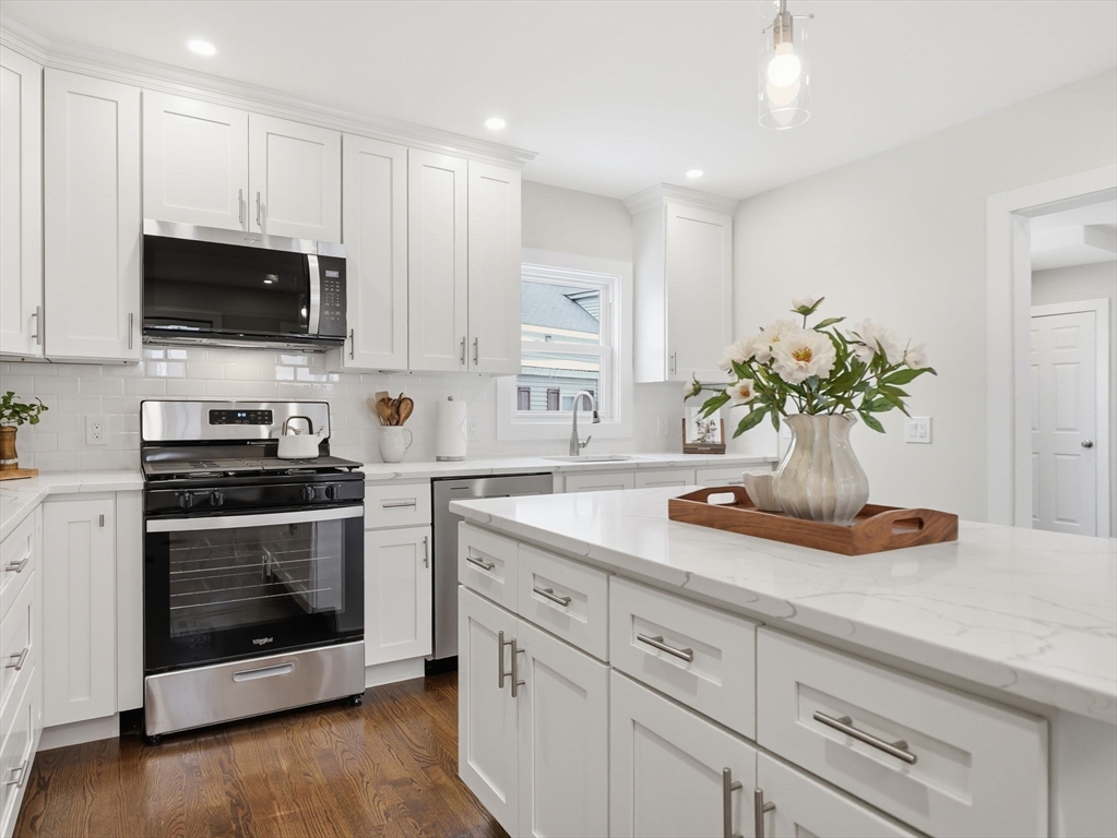 37 Stavely Street Lowell, MA 01852 - Photo 4 of 42