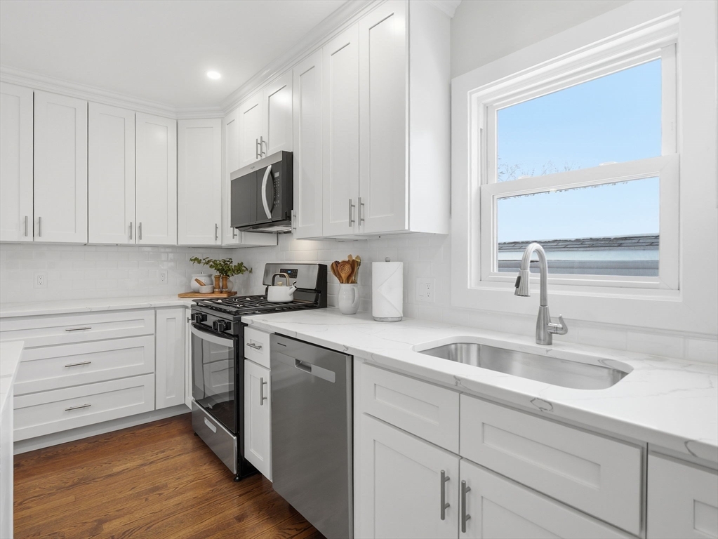 37 Stavely Street Lowell, MA 01852 - Photo 5 of 42