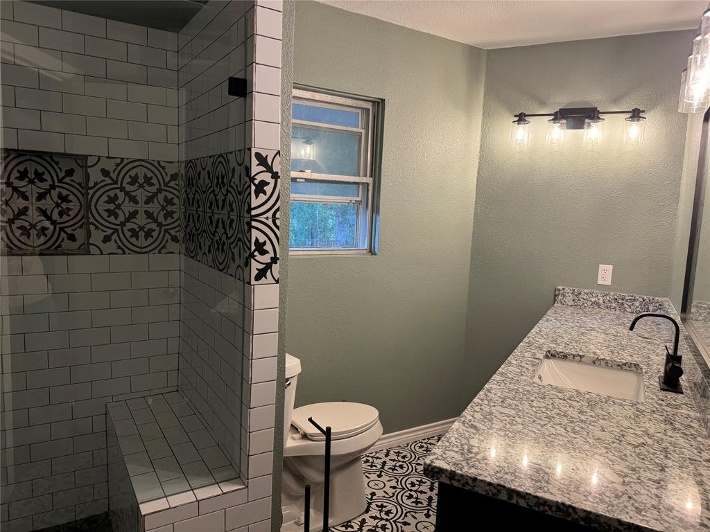 1406 Country Club Road Ennis, TX 75119 - Photo 13 of 26