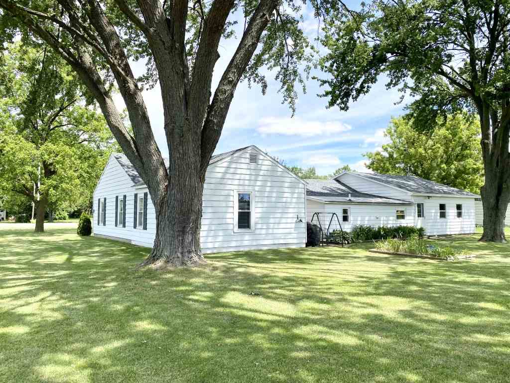 5190 East Monroe Road Breckenridge, MI 48615 - Photo 2 of 22 1875889-1.JPG