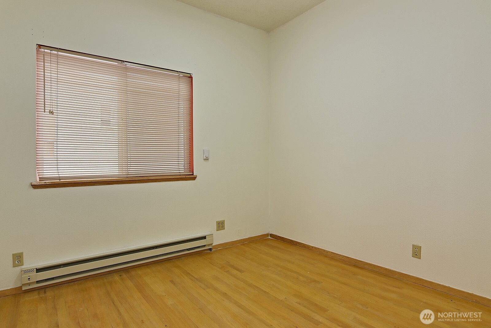 3015 Beacon Avenue South Seattle, WA 98144 - Photo 21 of 33 an empty room with a window