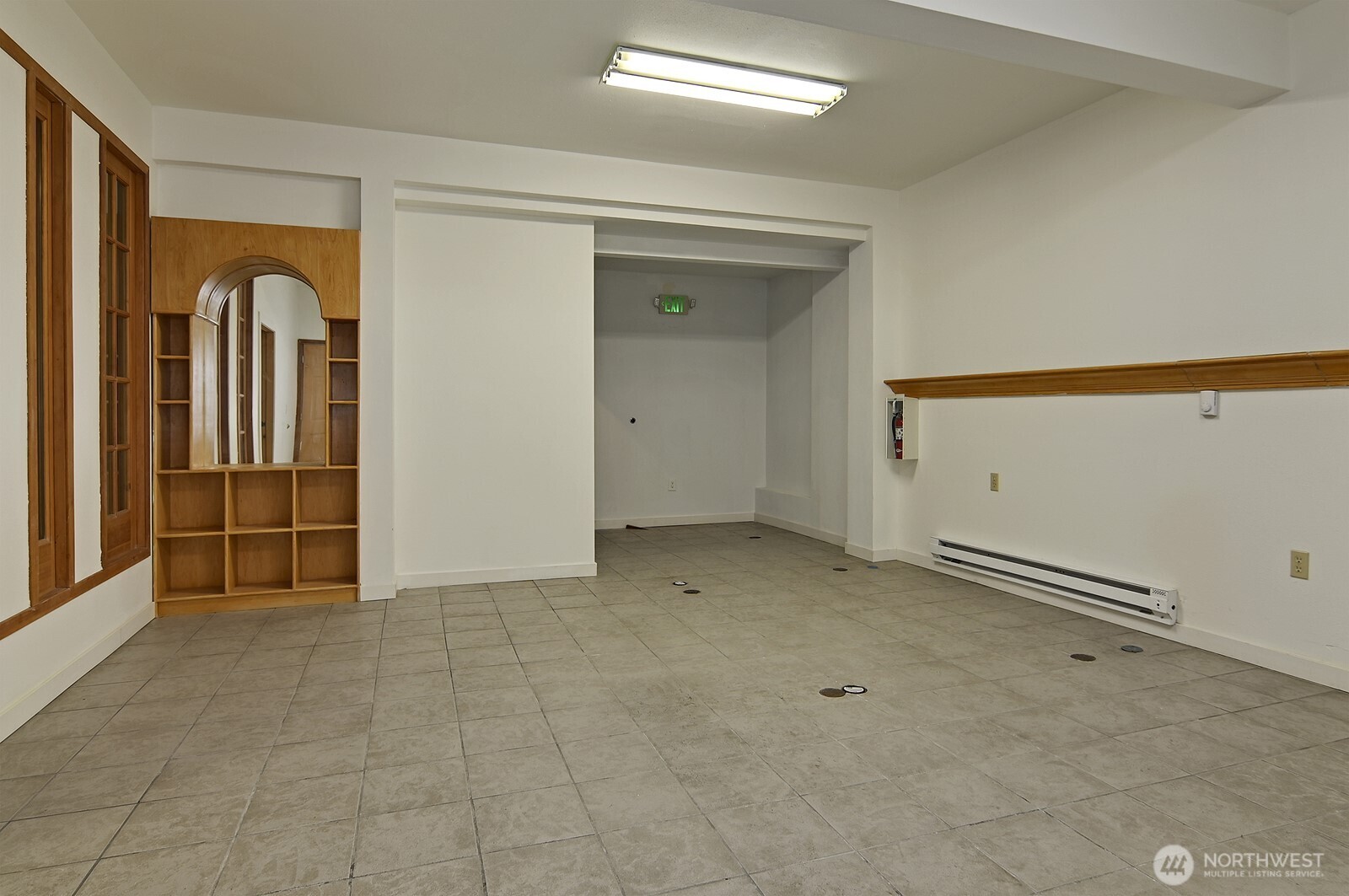 3015 Beacon Avenue South Seattle, WA 98144 - Photo 8 of 33 a view of an empty room with a window