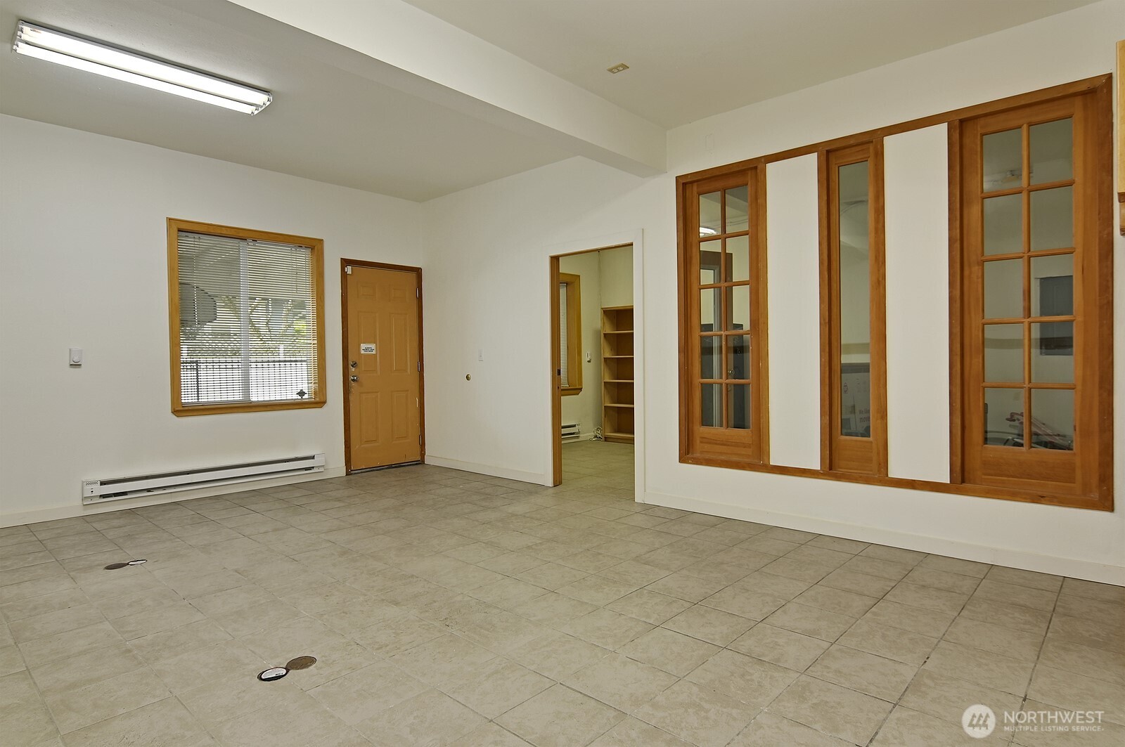 3015 Beacon Avenue South Seattle, WA 98144 - Photo 9 of 33 an empty room with windows