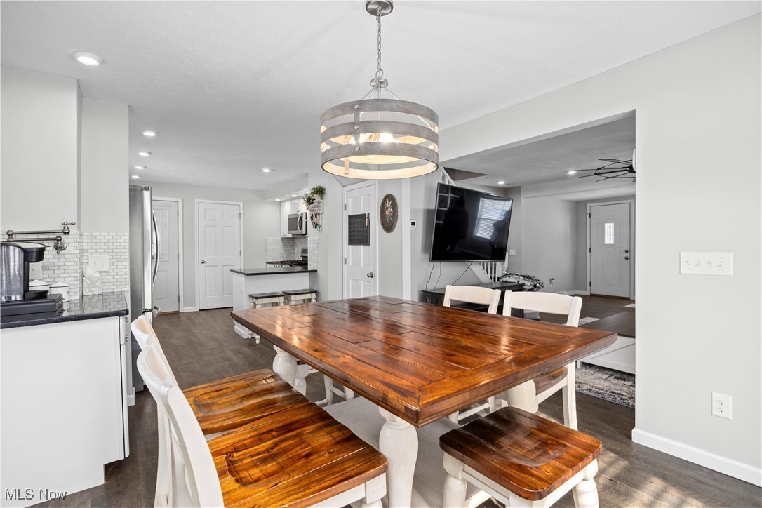 8010 Baumhart Road Amherst, OH 44001 - Photo 11 of 50 Dining Room