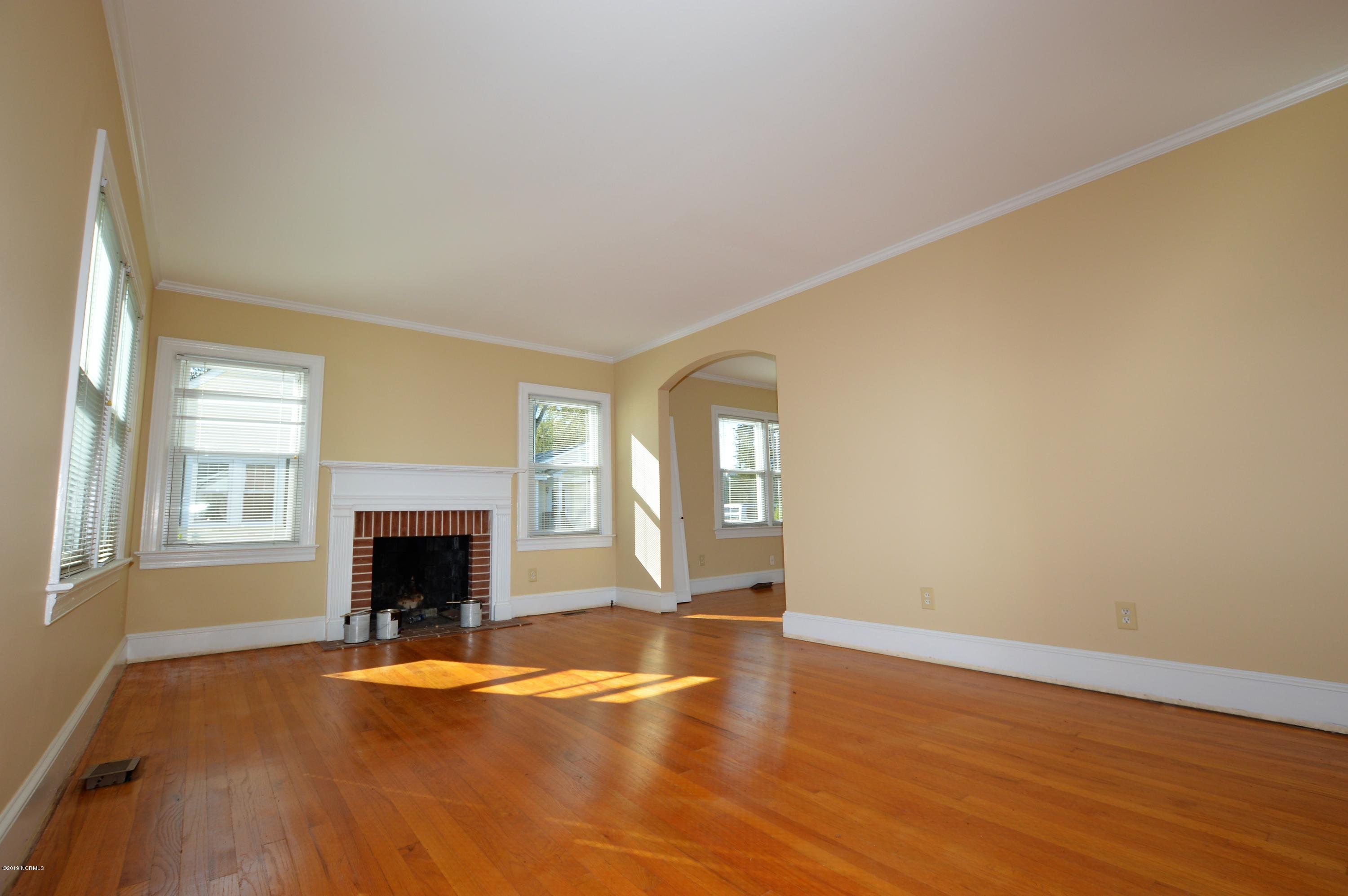 11 Ruth Street Jacksonville, NC 28540 - Photo 3 of 24 living room