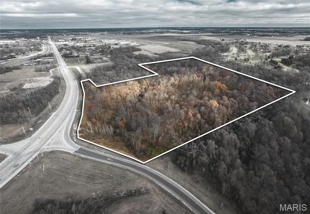 $940,800 | 0 State Route 111 Road, Wood River, IL 62095