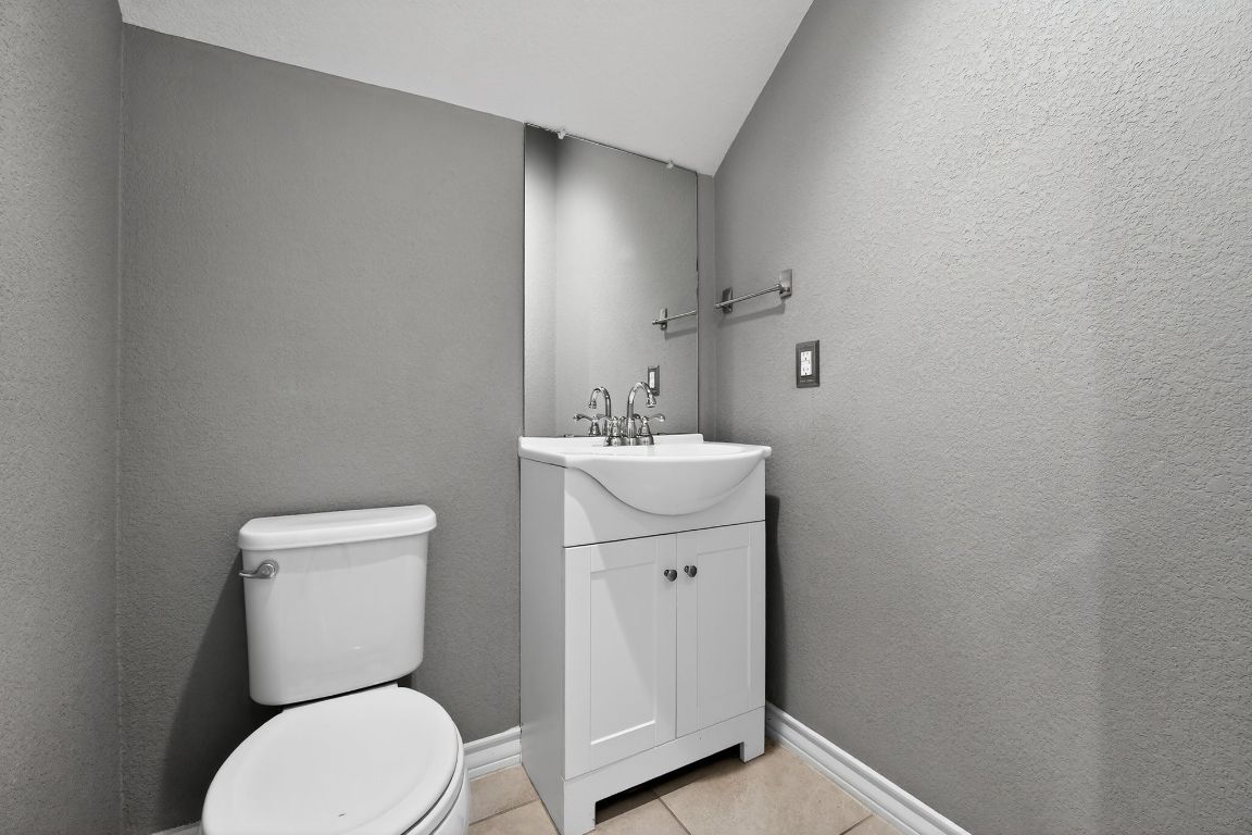 548 Appalachian Trail Leander, TX 78641 - Photo 18 of 38 a bathroom with a toilet sink and mirror
