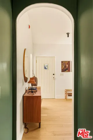 a picture of a very nice looking room